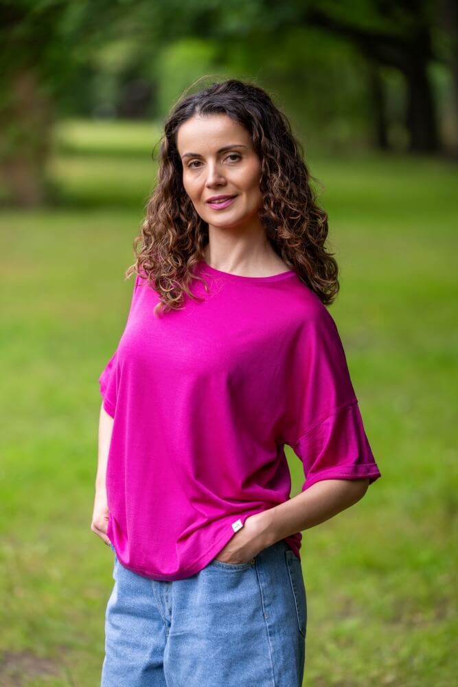 Damska koszulka z wełny merino, t-shirt oversize z merynosa, fuksja