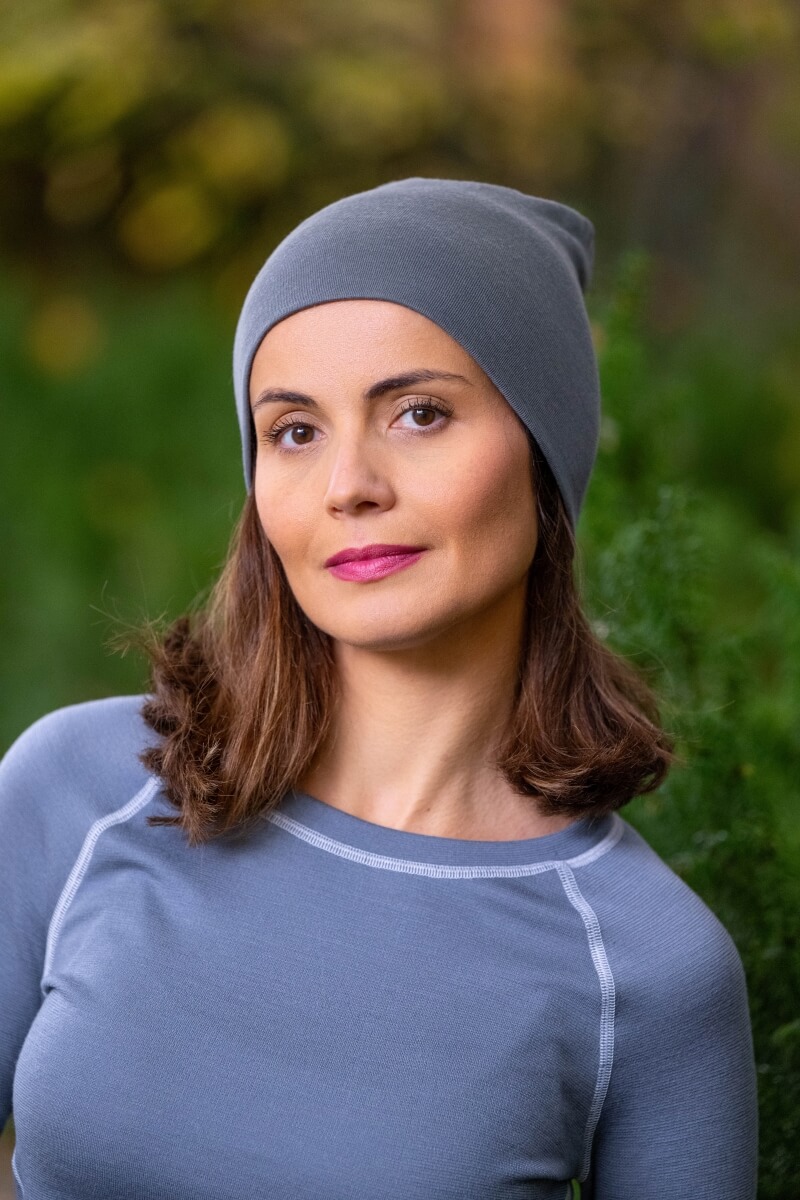 Szara cienka czapka z wełny merino, edycja limitowana